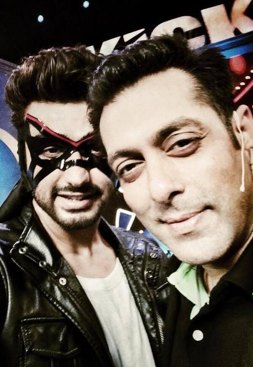 Spotted Arjun Kapoor picture in KICK mast with Salman Khan.