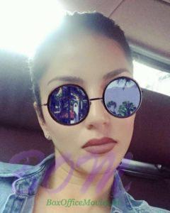 Sunny Leone Kala Chasma style