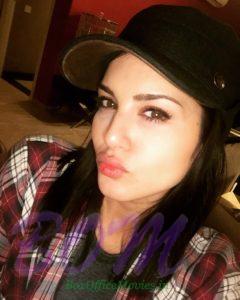 Sunny Leone beautiful pout selfie