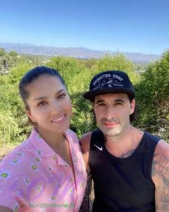 Sunny Leone cute selfie with Daniel Weber