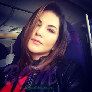 Sunny Leone selfie on 9 Jan 2016