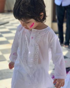 Taimur Ali Khan Holi photo