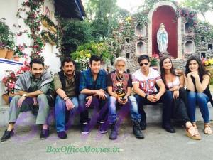 Team Dilwale sitting to rock together