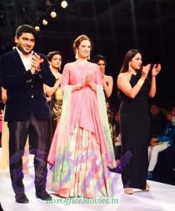 The most beautiful Evelyn Sharma walked the ramp for GDK Jewels at IIJW 2015