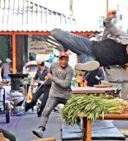 Tiger Shroff doing a risky stunt while shooting for Baaghi movie