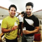 Varun Dhawan happy meeting with Sachin Tendulkar