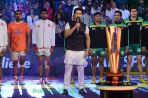 Varun Dhawan singing the National Anthem of India at Pro Kabaddi 2016