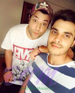 Varun Sharma quick selfie during shooting