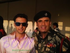 Vatsal Sheth selfie with Suniel Shetty