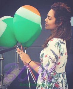 You will love these balloons in the hand of beautiful Esha Gupta