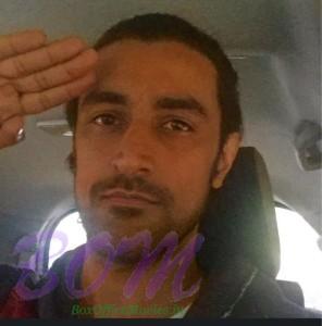 Kunal Kapoor Salute Selfie